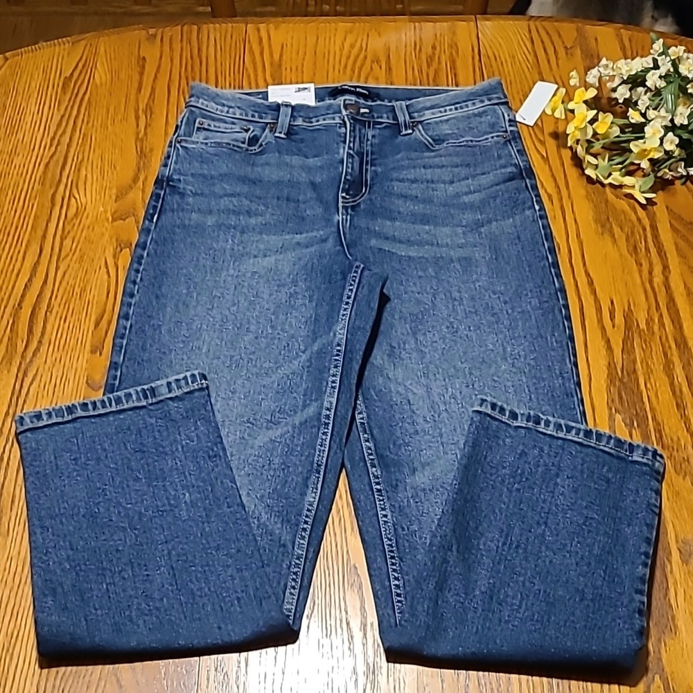 NWT Calvin Klein Straight Leg Jeans - Ladies 8 - Picture 2 of 12